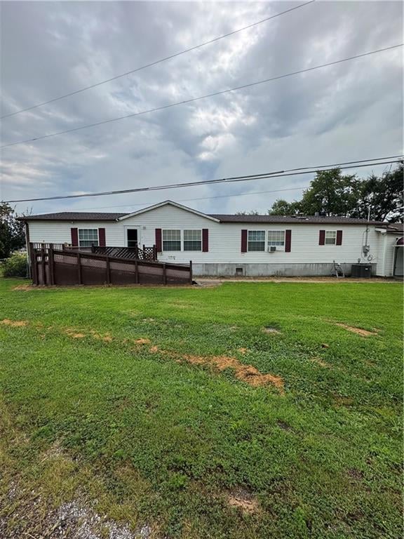 3008 Lakefront Ln, St Joseph, MO 64504