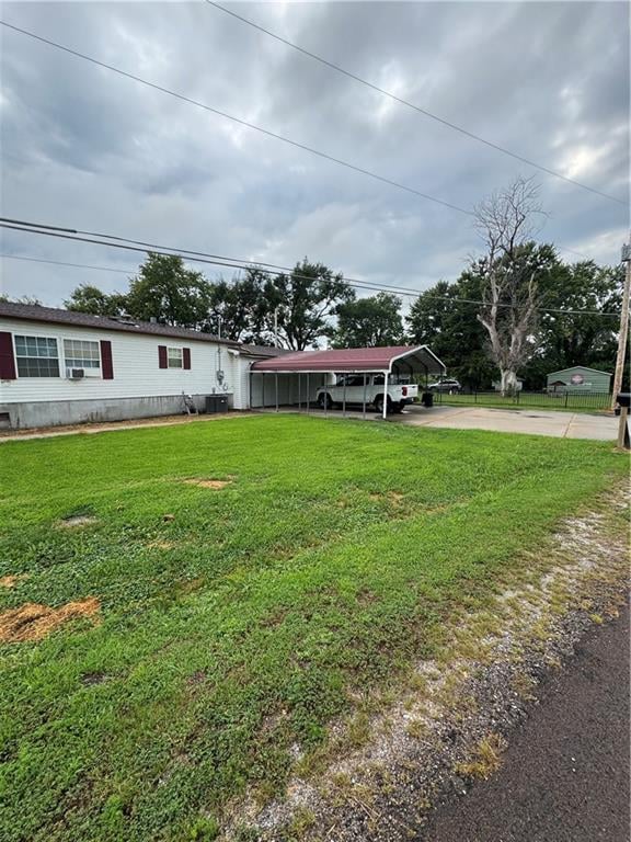 3008 Lakefront Ln, St Joseph, MO 64504