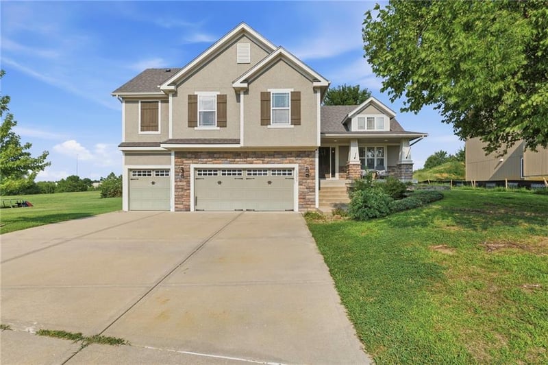 13317 Davis Ave, Bonner Springs, KS 66012