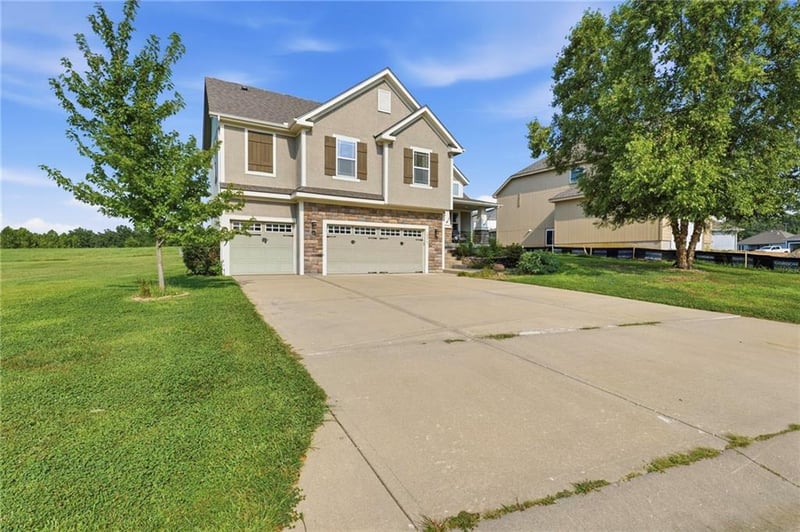 13317 Davis Ave, Bonner Springs, KS 66012
