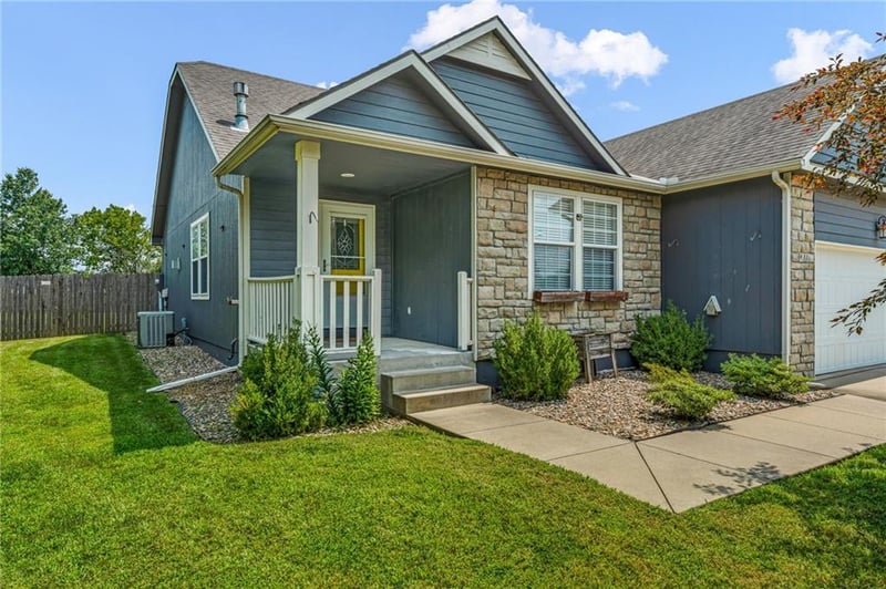 931 14th Ter, Eudora, KS 66025