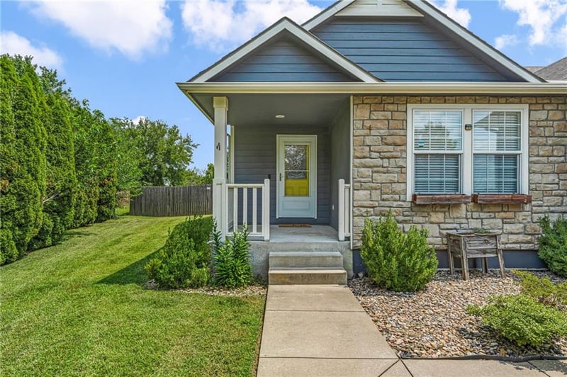 931 14th Ter, Eudora, KS 66025