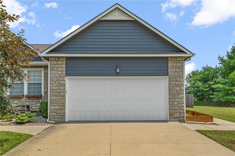 931 14th Ter, Eudora, KS 66025