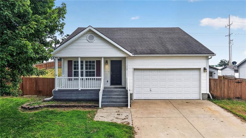 1709 Chadwick Cv, Louisburg, KS 66053