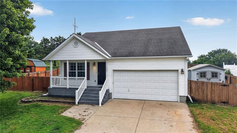 1709 Chadwick Cv, Louisburg, KS 66053
