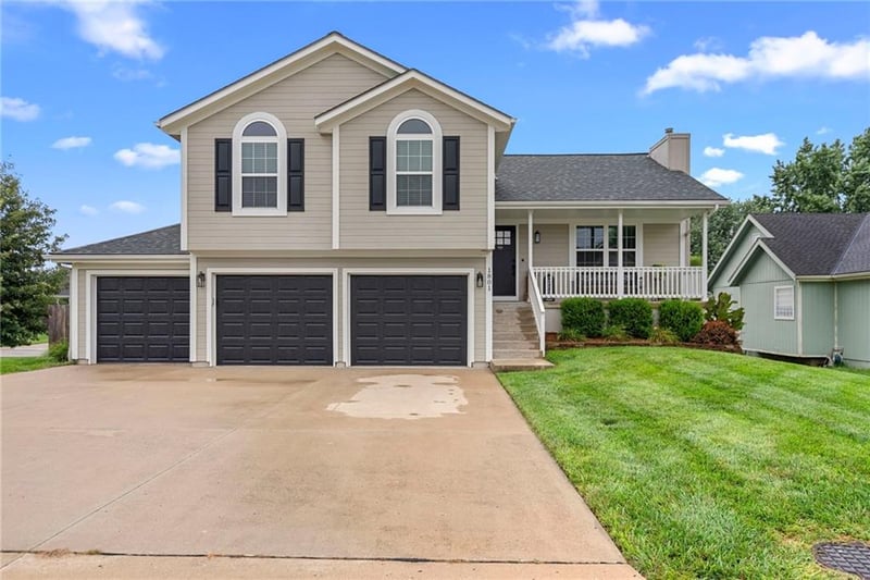 1801 Gunner Ave, Greenwood, MO 64034