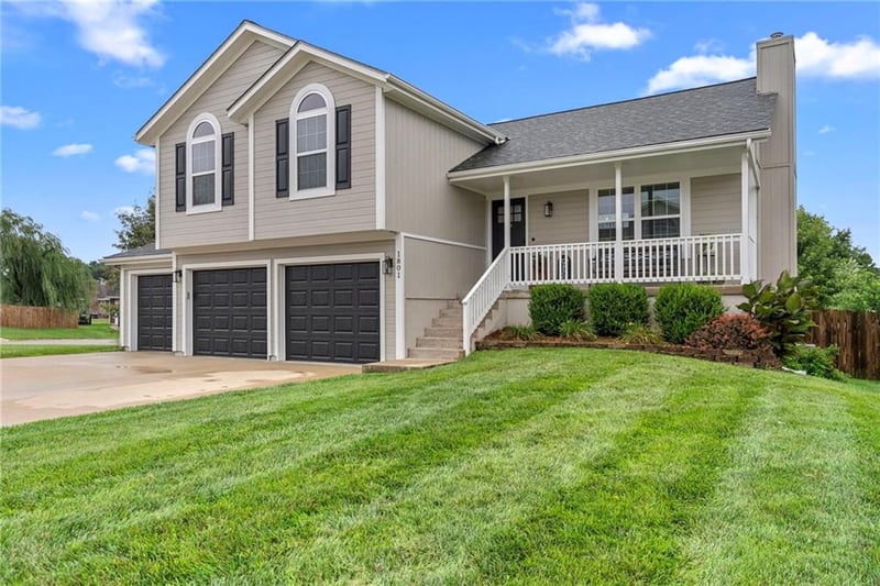 1801 Gunner Ave, Greenwood, MO 64034