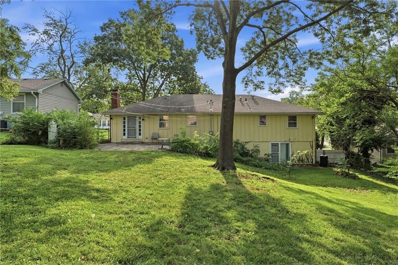 10936 Myrtle Ave, Kansas City, MO 64137