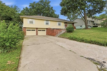 10936 Myrtle Ave, Kansas City, MO 64137