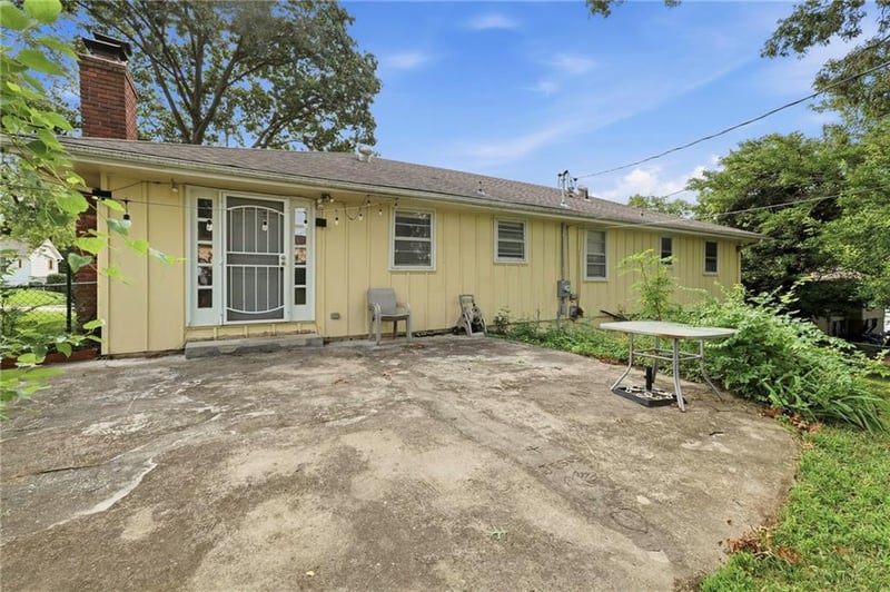 10936 Myrtle Ave, Kansas City, MO 64137