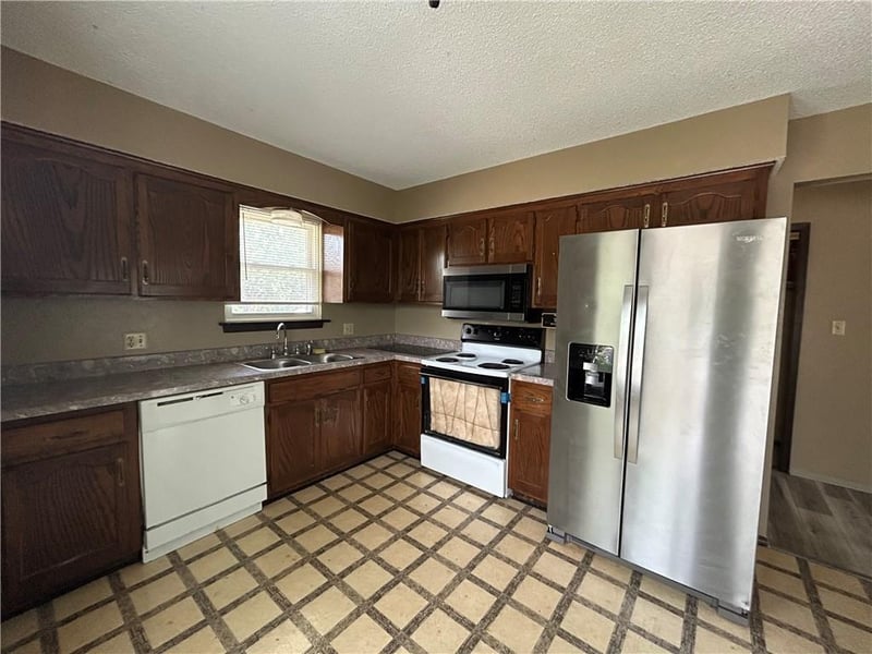 17405 41st Ter, Independence, MO 64055