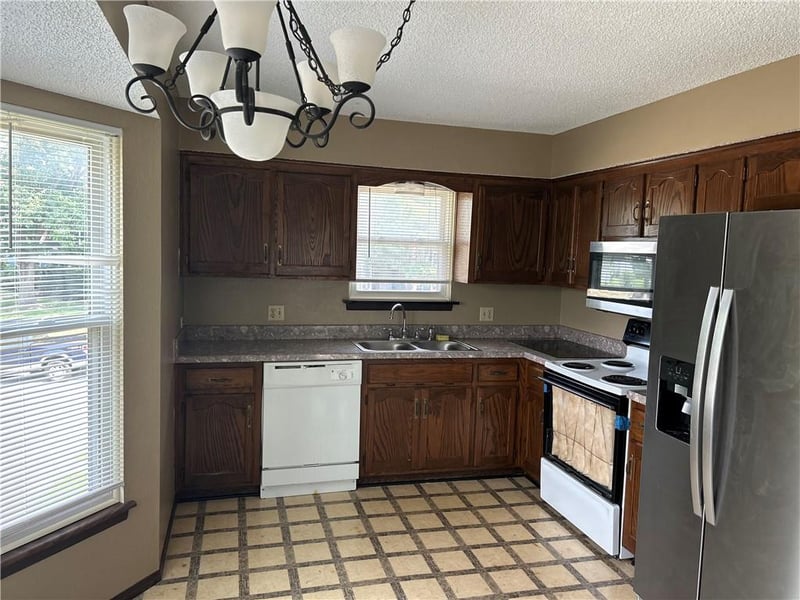 17405 41st Ter, Independence, MO 64055
