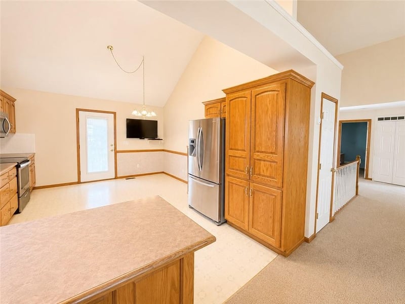 809 Graystone Dr, Grain Valley, MO 64029