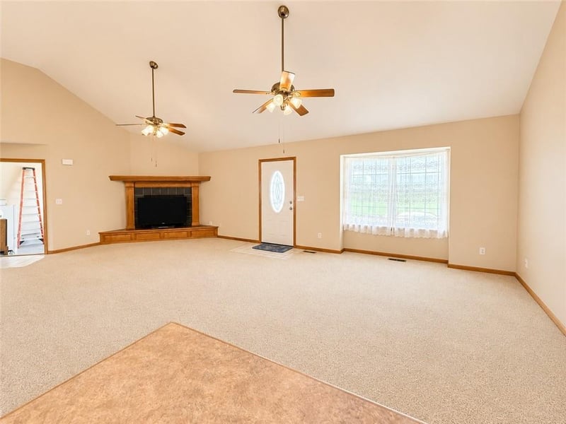 809 Graystone Dr, Grain Valley, MO 64029