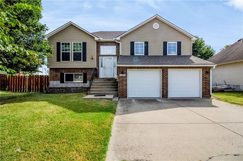1309 Cloverleaf Ct, Warrensburg, MO 64093