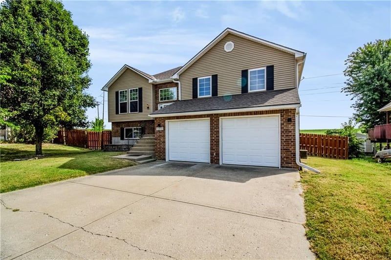 1309 Cloverleaf Ct, Warrensburg, MO 64093