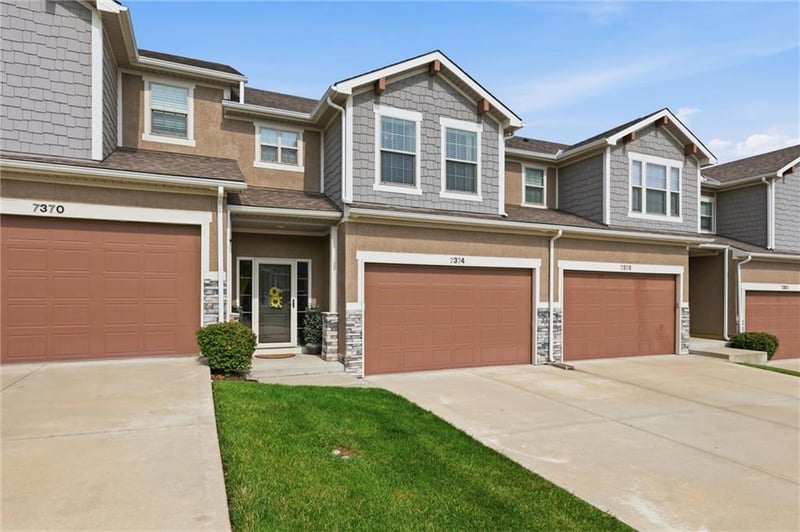 7374 Griffey St, Parkville, MO 64152