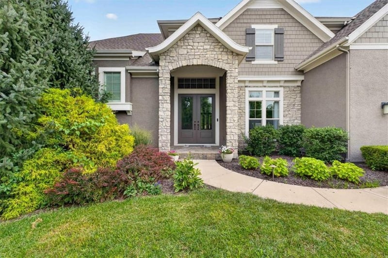 5008 W 141st Ter, Leawood, KS 66224
