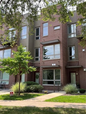 4524 Mill Creek Pw #402, Kansas City, MO 64111