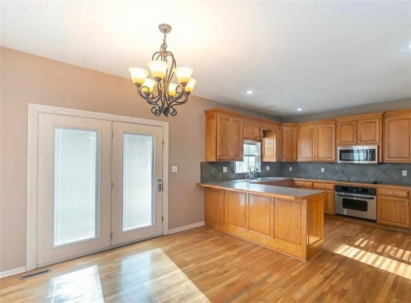 5701 Hidden Meadow Dr, Lee's Summit, MO 64064