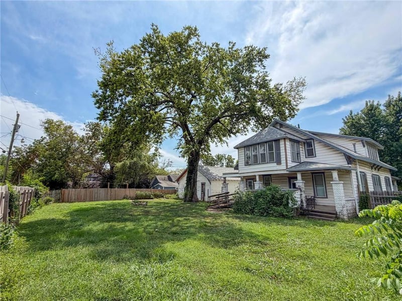 301 Elm St, Iola, KS 66749