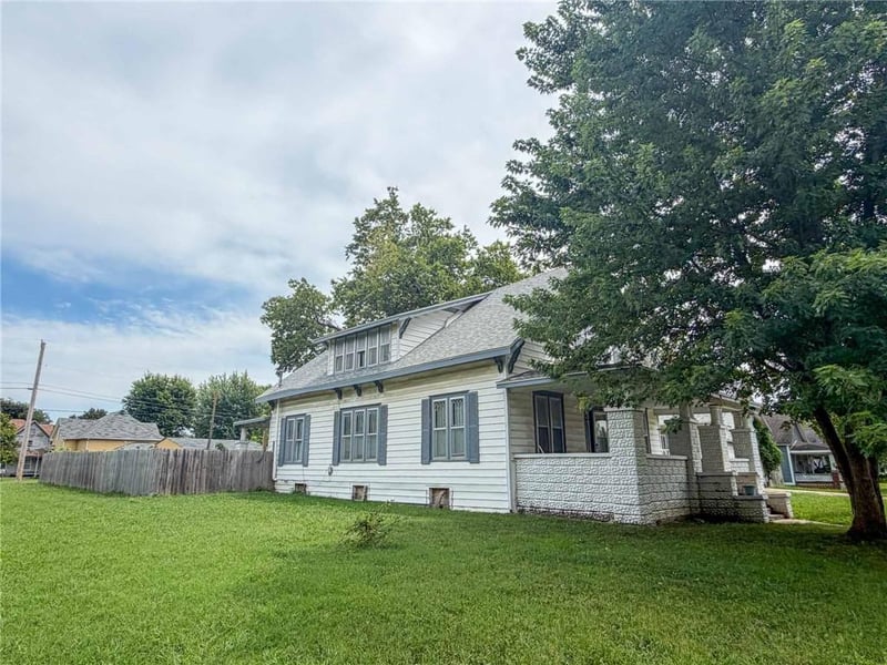 301 Elm St, Iola, KS 66749