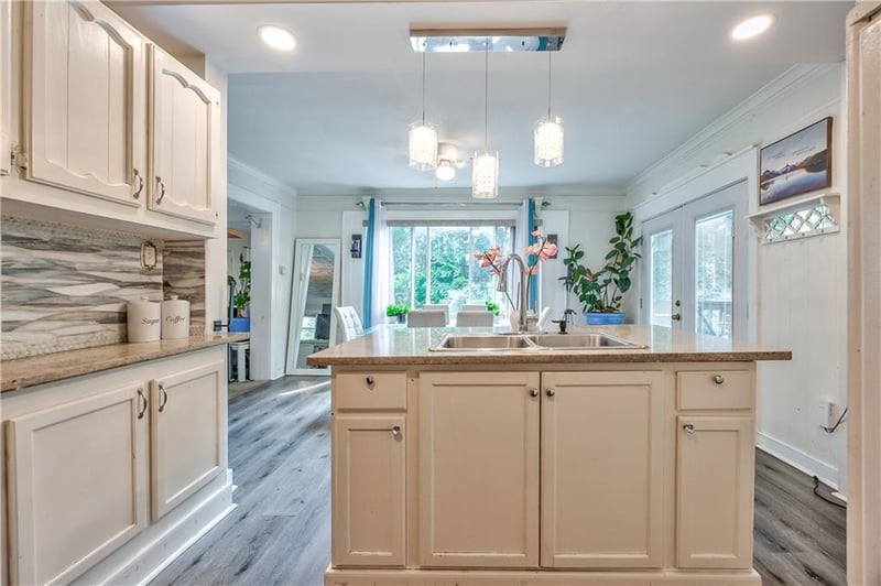 4015 E 67th Ter, Kansas City, MO 64132