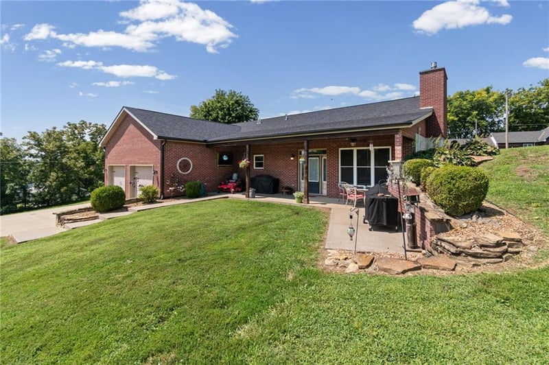 105 Maple St, Carrollton, MO 64633