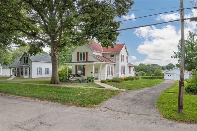 1414 Nebraska St, Mound City, MO 64470