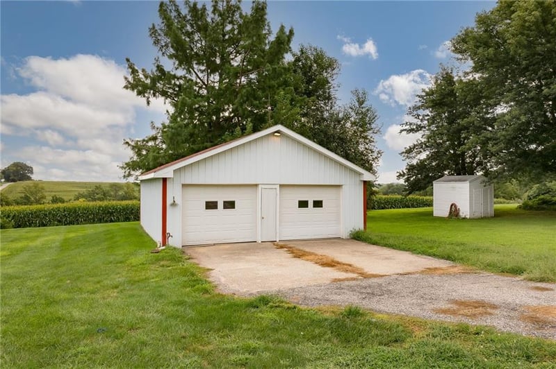 1414 Nebraska St, Mound City, MO 64470