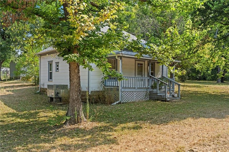 402 Elm St, Dearing, KS 67340