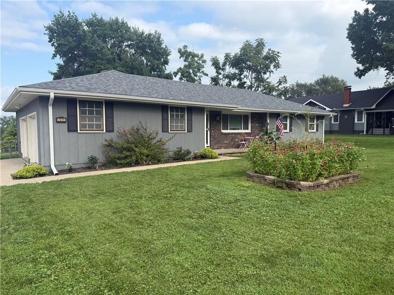 7011 State Route 371 Hw, St Joseph, MO 64504