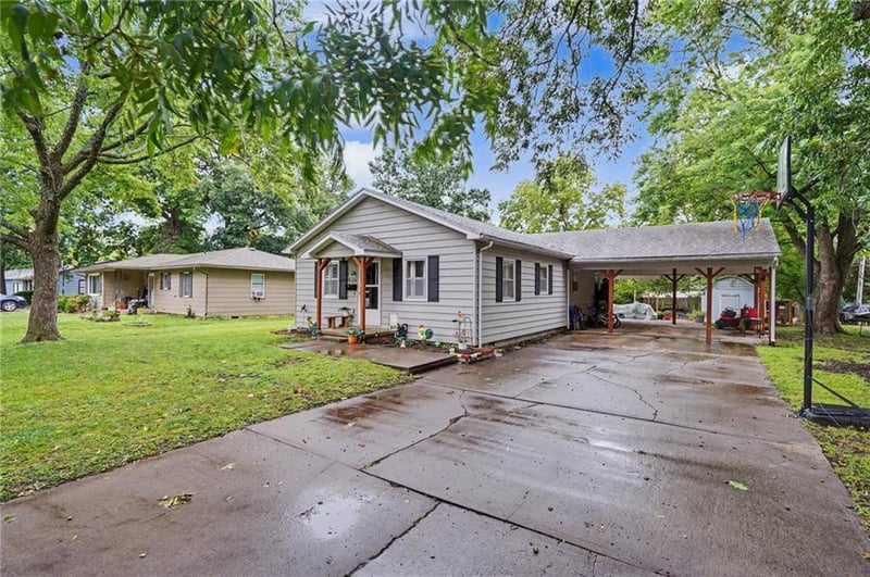 310 Washington St, Garnett, KS 66032