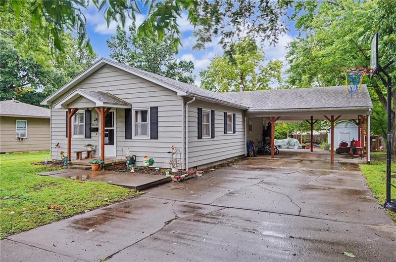 310 Washington St, Garnett, KS 66032