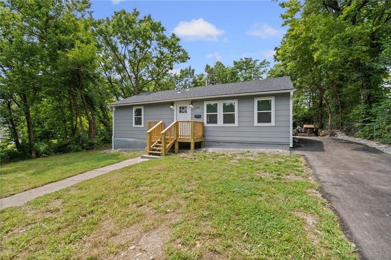 8428 Flora Ave, Kansas City, MO 64131