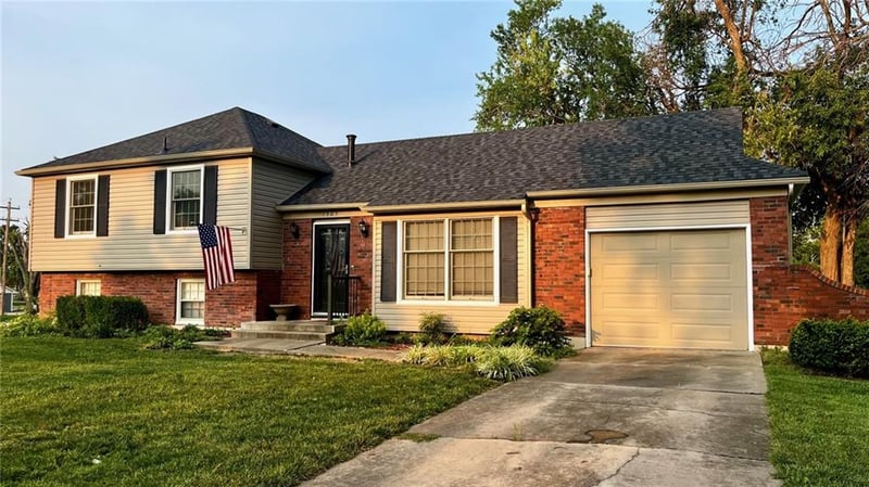 1625 Orchard Dr, Ottawa, KS 66067
