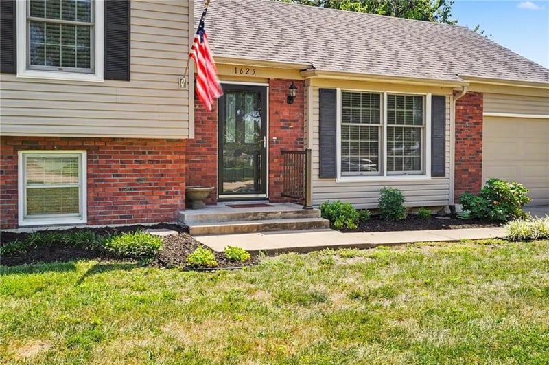 1625 S Orchard Dr, Ottawa, KS 66067