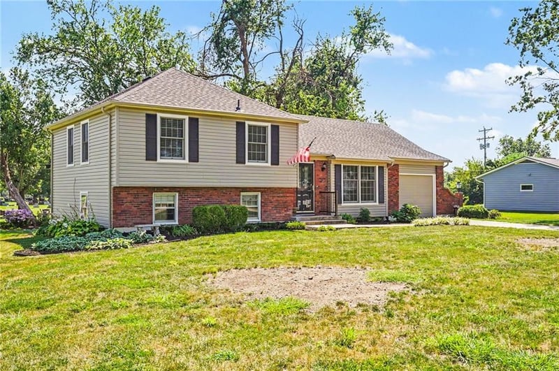 1625 S Orchard Dr, Ottawa, KS 66067