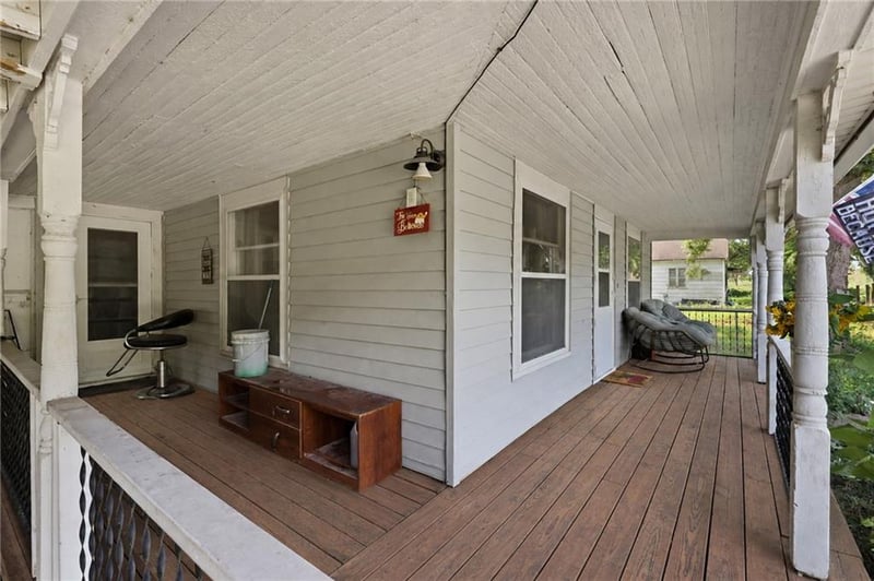 1869 S Broadway St, Amoret, MO 64722
