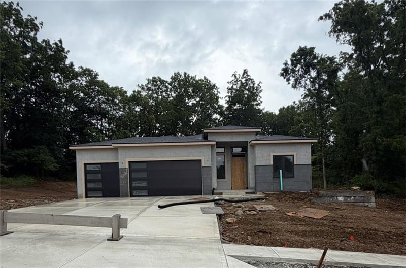 6842 Myrtle Ct, Gladstone, MO 64119