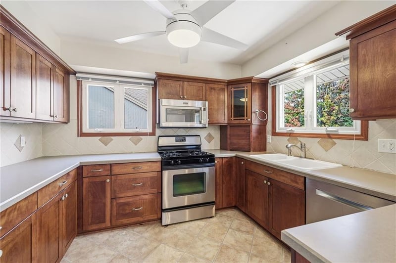 6001 W 68th St, Overland Park, KS 66204