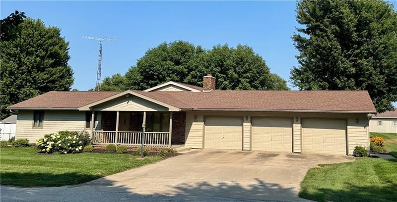 1602 Ridge Dr, Mound City, MO 64470