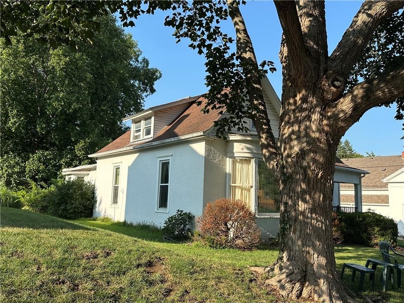 1712 South St, Lexington, MO 64067
