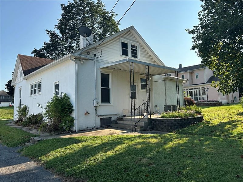 1712 South St, Lexington, MO 64067