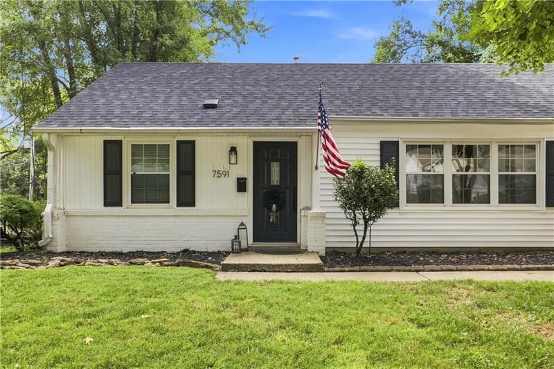 7591 High Dr, Prairie Village, KS 66208
