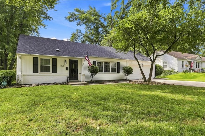 7591 High Dr, Prairie Village, KS 66208