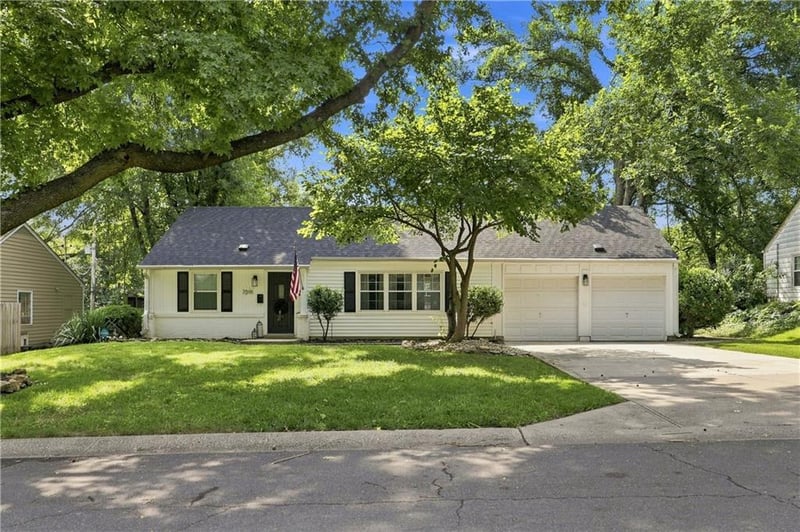 7591 High Dr, Prairie Village, KS 66208