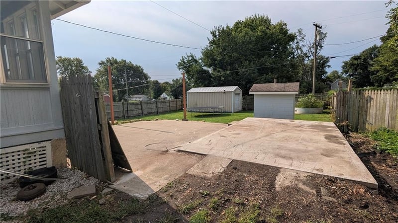 503 Kickapoo St, Hiawatha, KS 66434