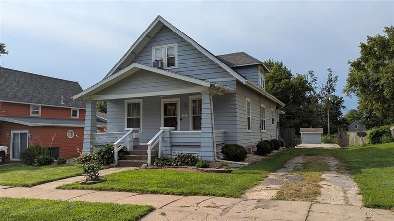 503 Kickapoo St, Hiawatha, KS 66434