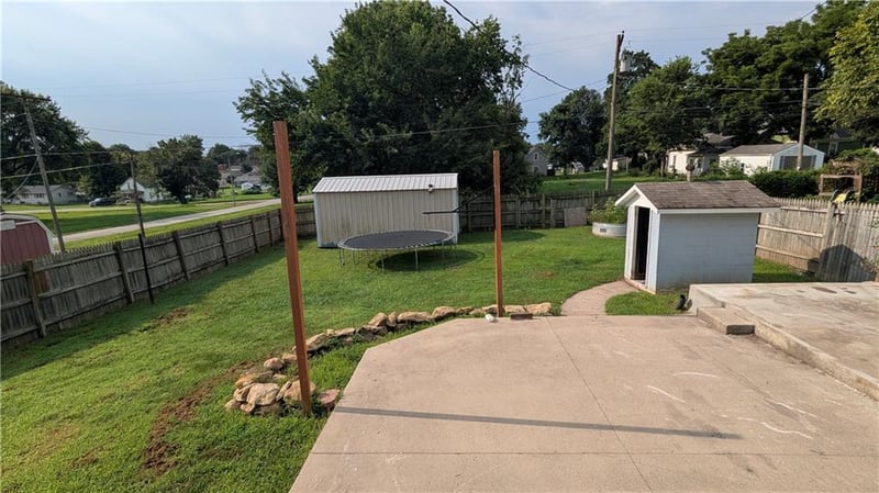503 Kickapoo St, Hiawatha, KS 66434